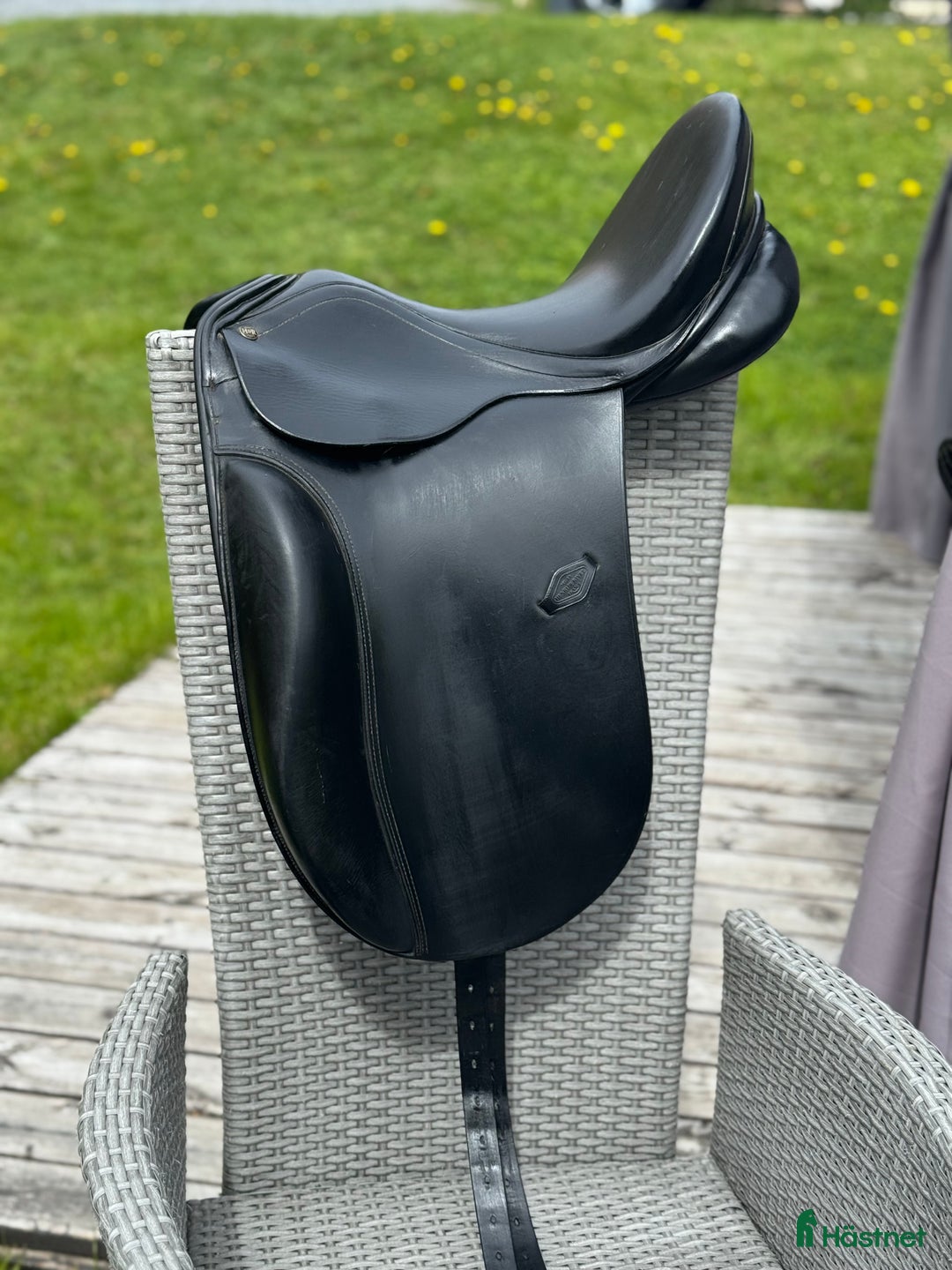 Sadlar hästutrustning till salu: Svart dressyrsadel i Frösön - Annons 1