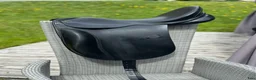 Sadlar hästutrustning till salu: Svart dressyrsadel i Frösön - Annons 1