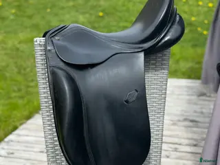 Sadlar hästutrustning Svart dressyrsadel i Frösön - Annons 16