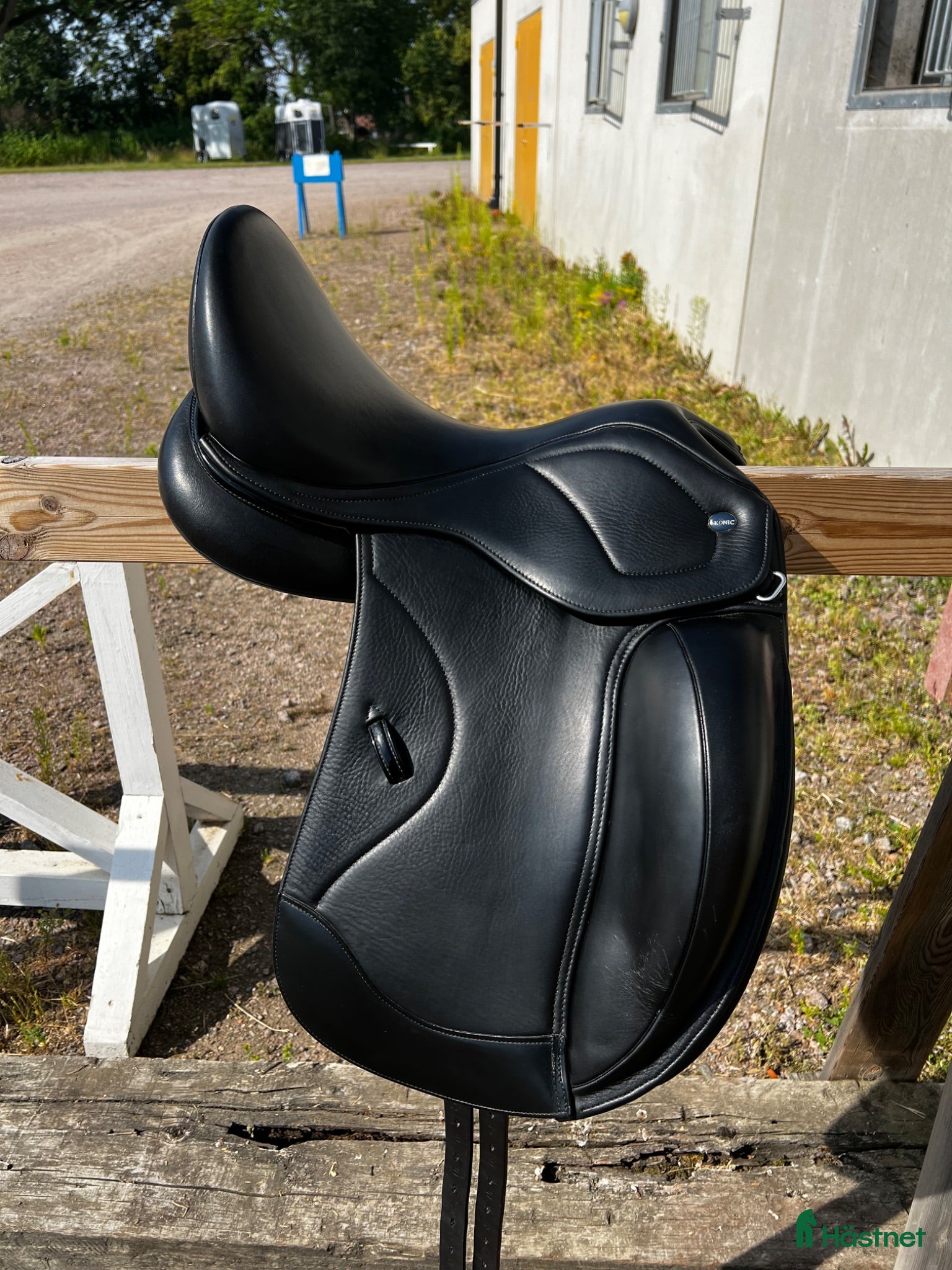 Sadlar hästutrustning Ikonic light 17” dressyr - Annons 6