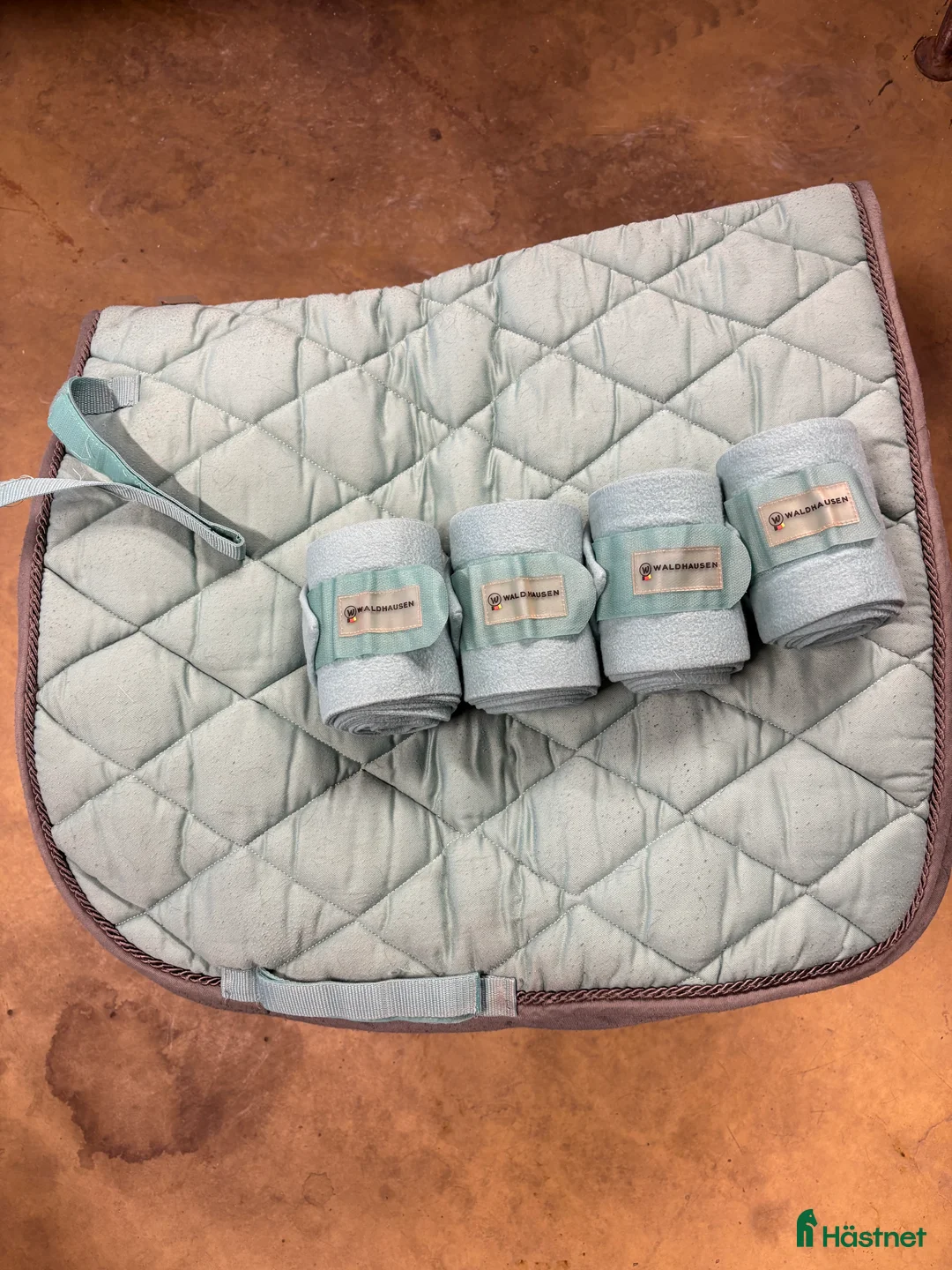 Schabrak & Vojlockar hästutrustning till salu: Waldhausen dressyrschabrak med benlindor - Annons 2
