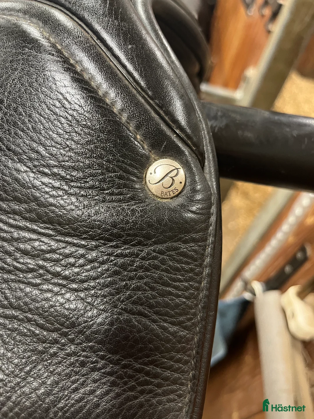 Sadlar hästutrustning till salu: Isabell Werth Bates Cair sadel dressyr i Åkers Styckebruk - Annons 12