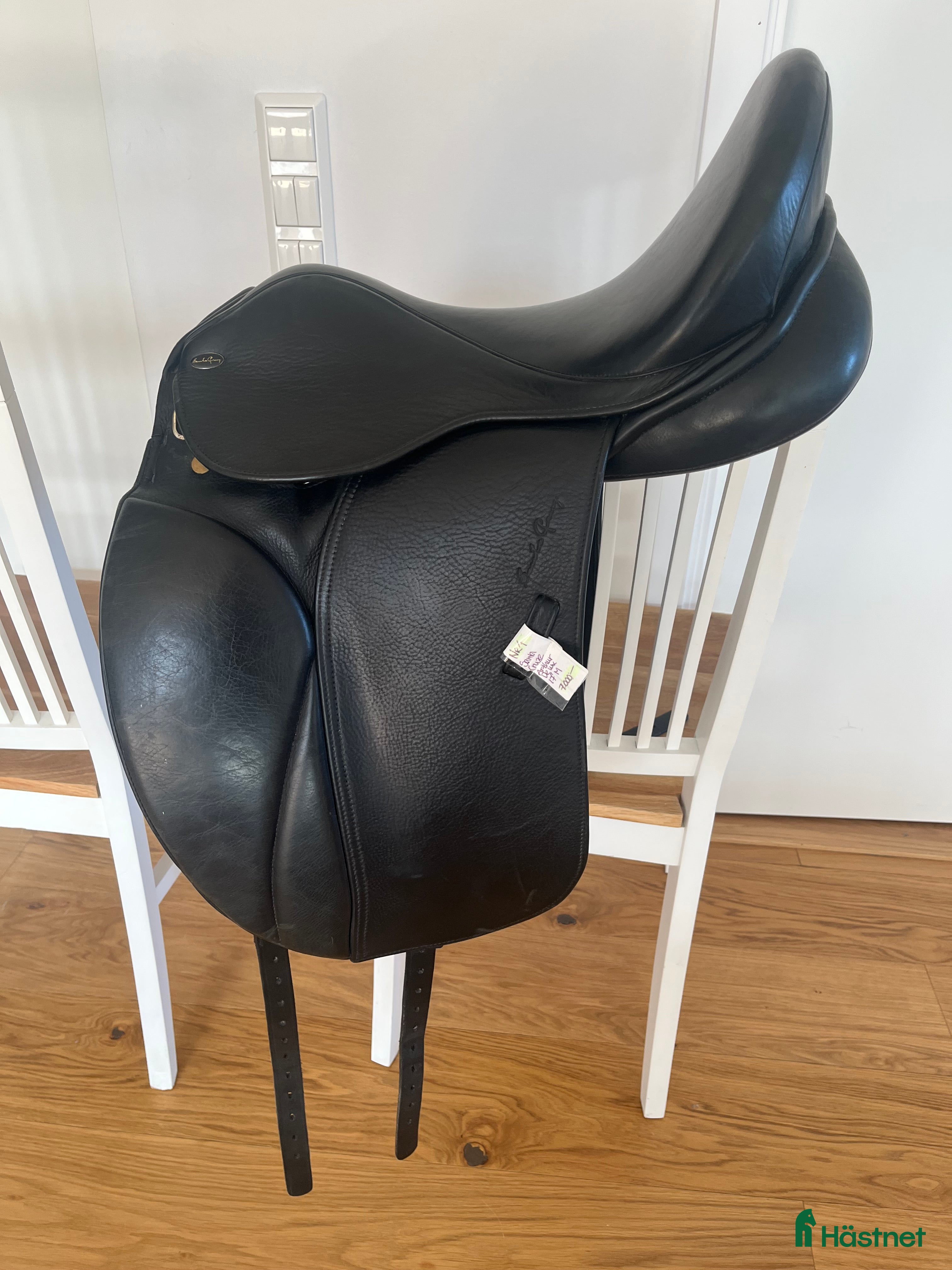 Sadlar hästutrustning till salu: Santa Cruz Arthur Lux 17” medium i Askim - Annons 3