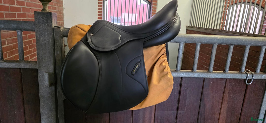 Sadlar hästutrustning till salu: Jätte fin Amerigo HC grip 17,5" i Uddevalla - Annons 2