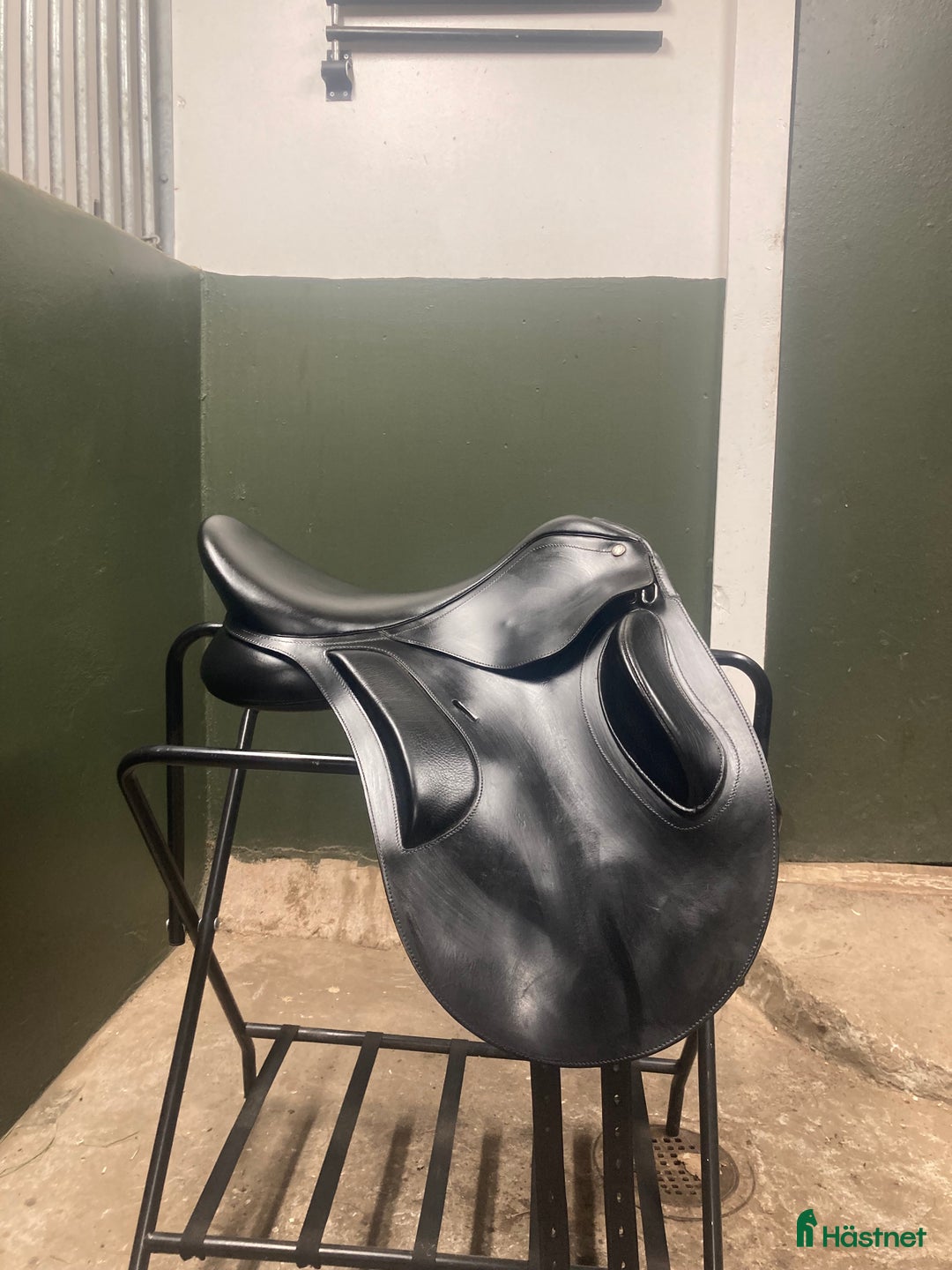 Sadlar hästutrustning till salu: Bates versa i Habo - Annons 1