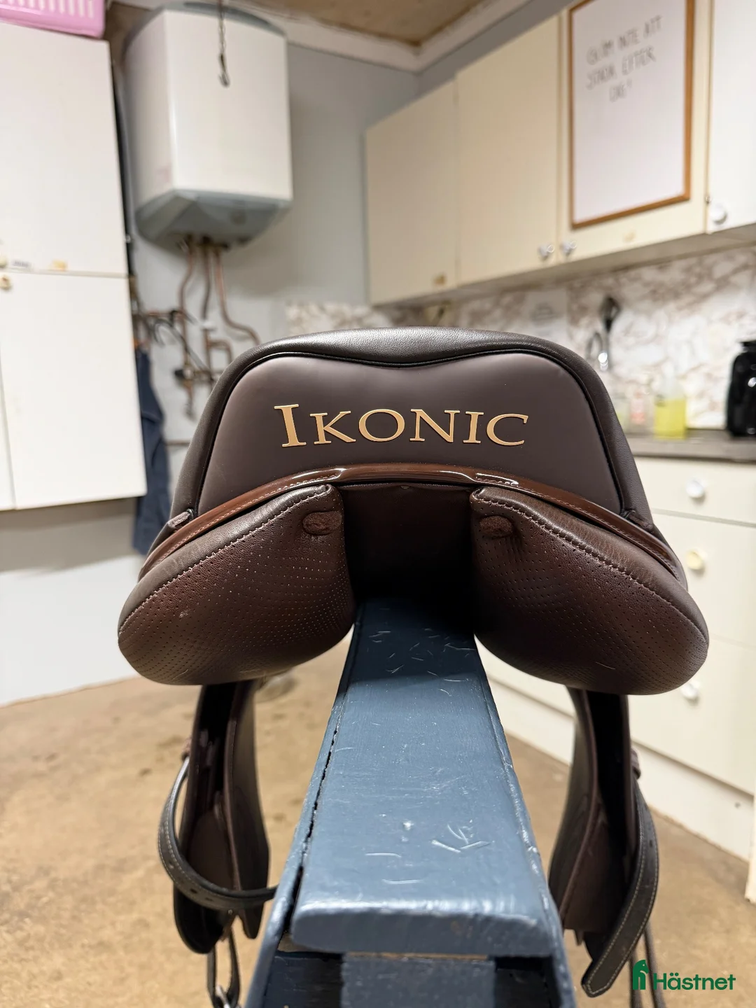 Sadlar hästutrustning till salu: Ikonic Light 17” XW - helt ny inkl. stigbyglar - Annons 2