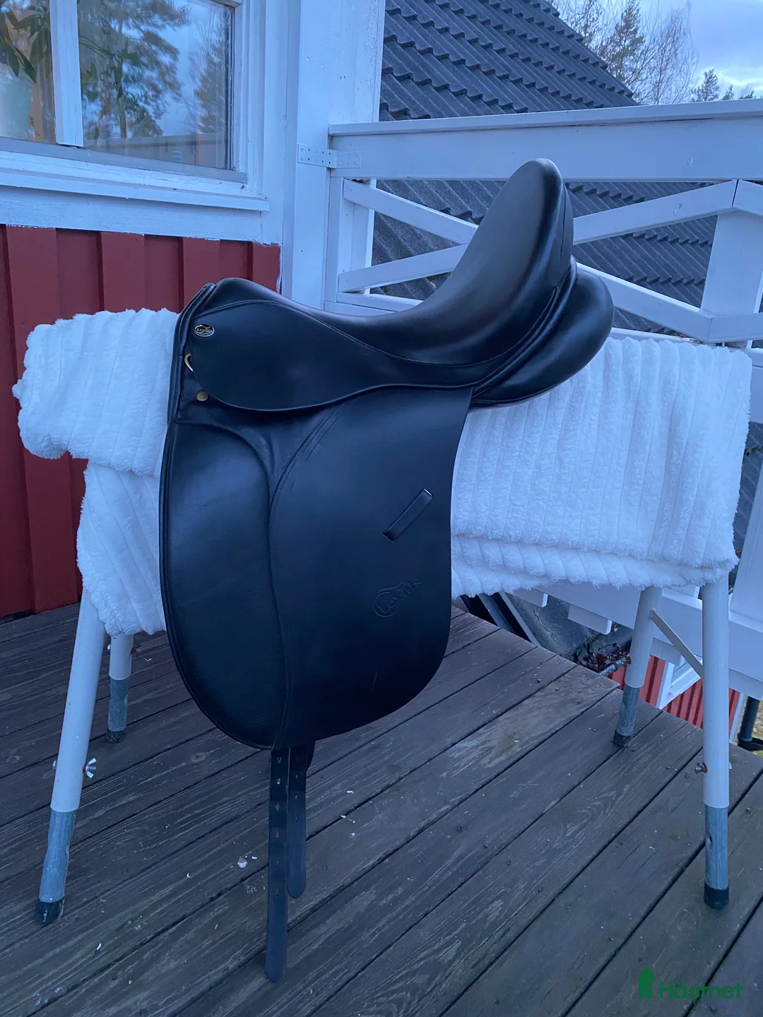 Sadlar hästutrustning till salu: Välvårdad dressyrsadel 17’ - Annons 2