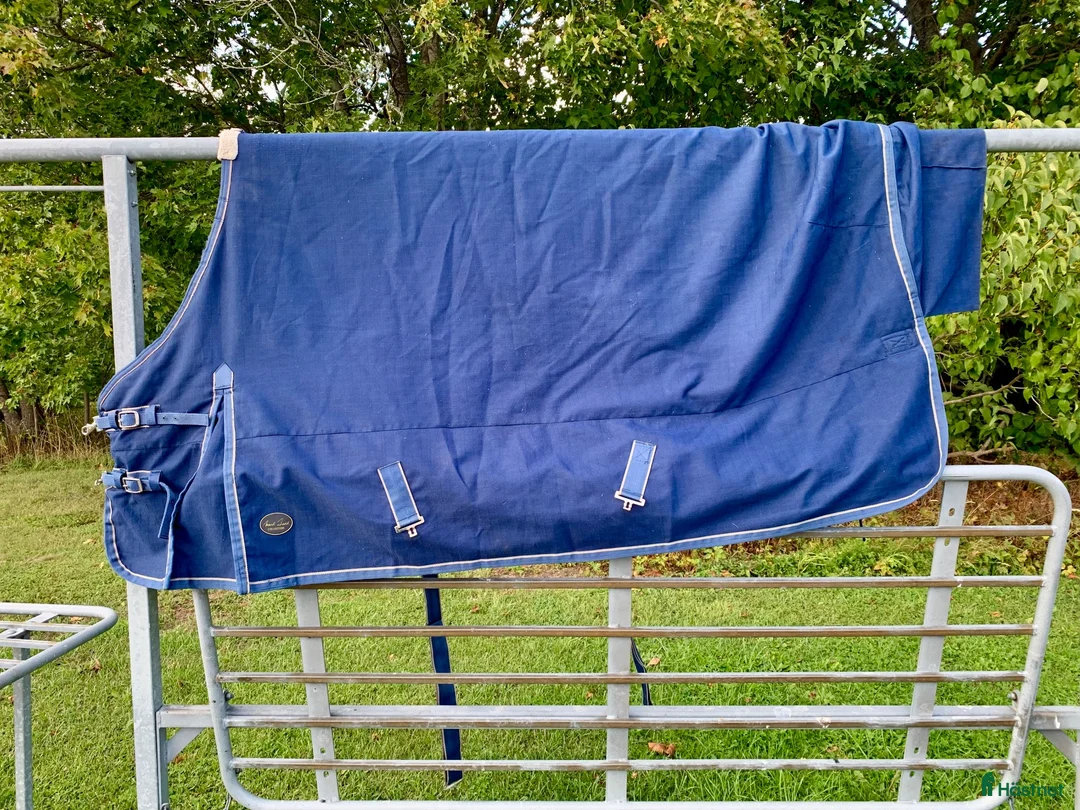 Täcken hästutrustning till salu: Bra vintertäcke size 145 i Rånäs - Annons 1