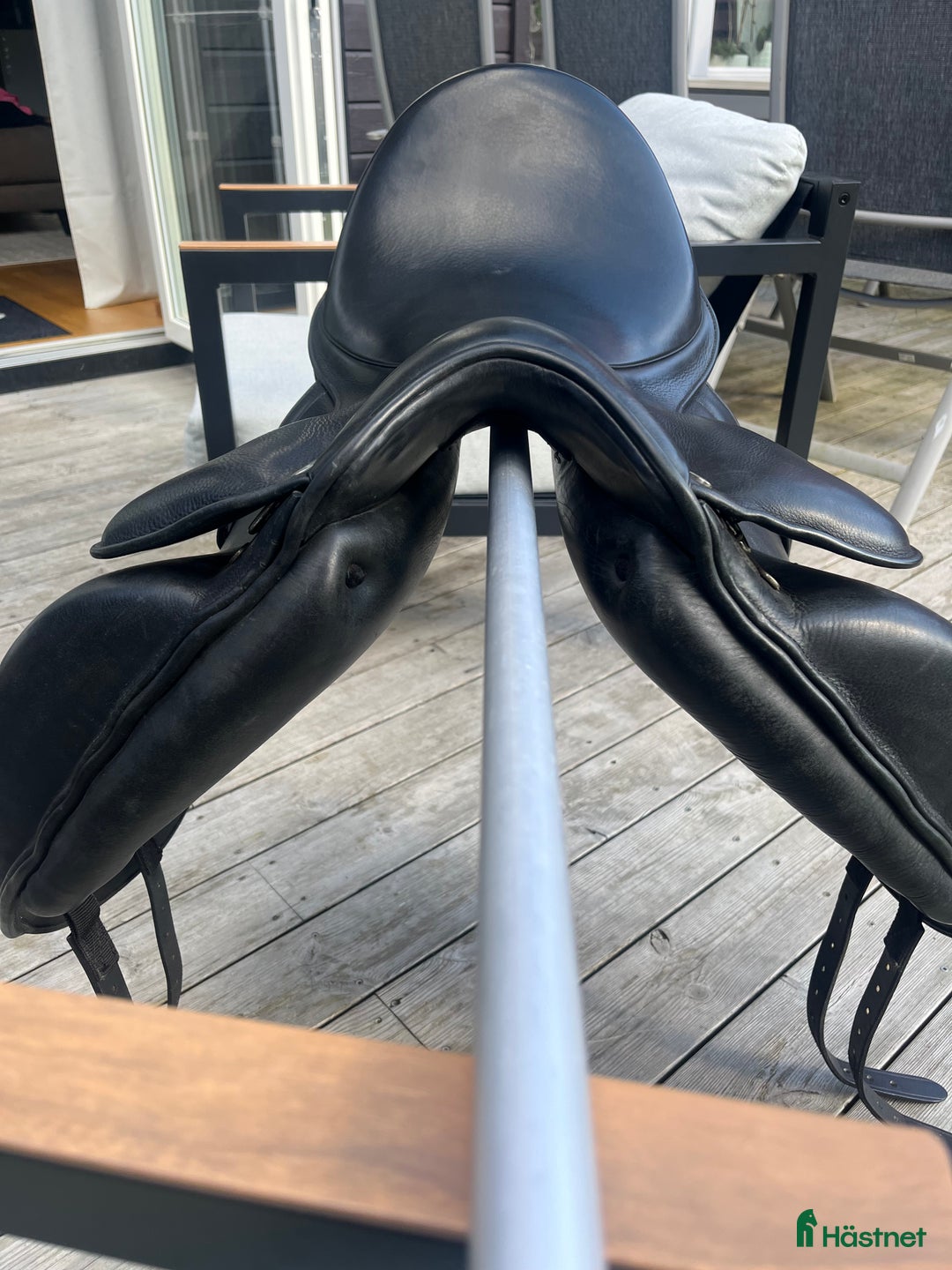 Sadlar hästutrustning till salu: Super skön dressyrsadel i Västerhaninge - Bild 4