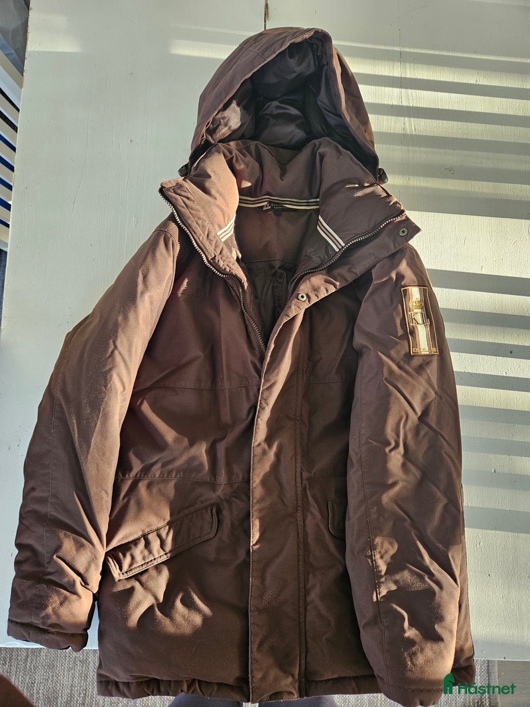 Jackor & Kavajer ryttarutrustning till salu: Brun Kingsland Parkas i Härnösand - Annons 1