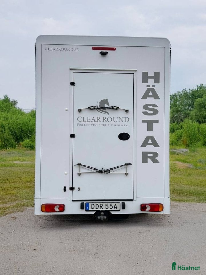 Hästlastbilar  fordon & transport till salu: Ultralätt Stuteri (DDR55A) Hög lastvikt, automat i Täby - Annons 1