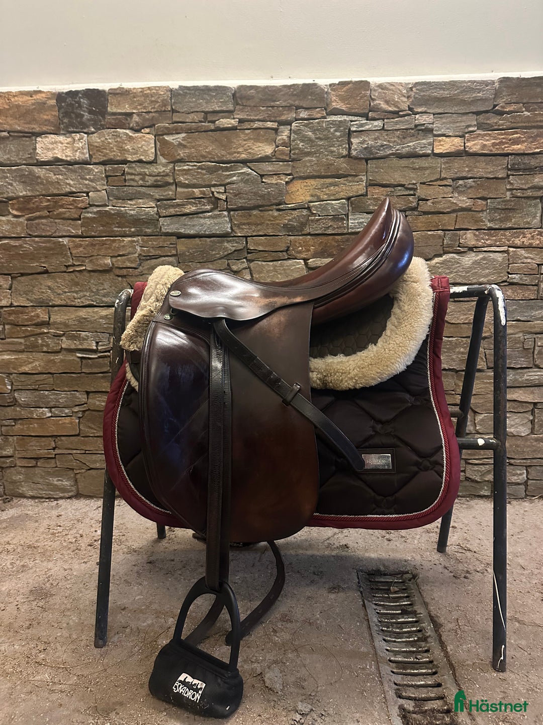 Sadlar hästutrustning till salu: Jaguar sadel säljes billigt i Kinna - Annons 1