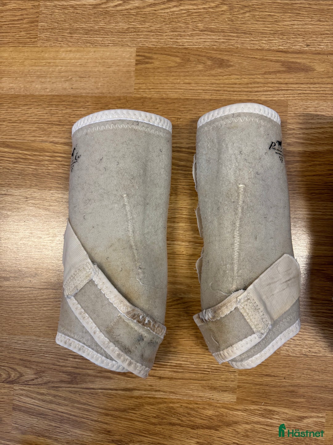 Benskydd hästutrustning till salu: Skydd från Professional’s Choice  i Vendelsö - Annons 3