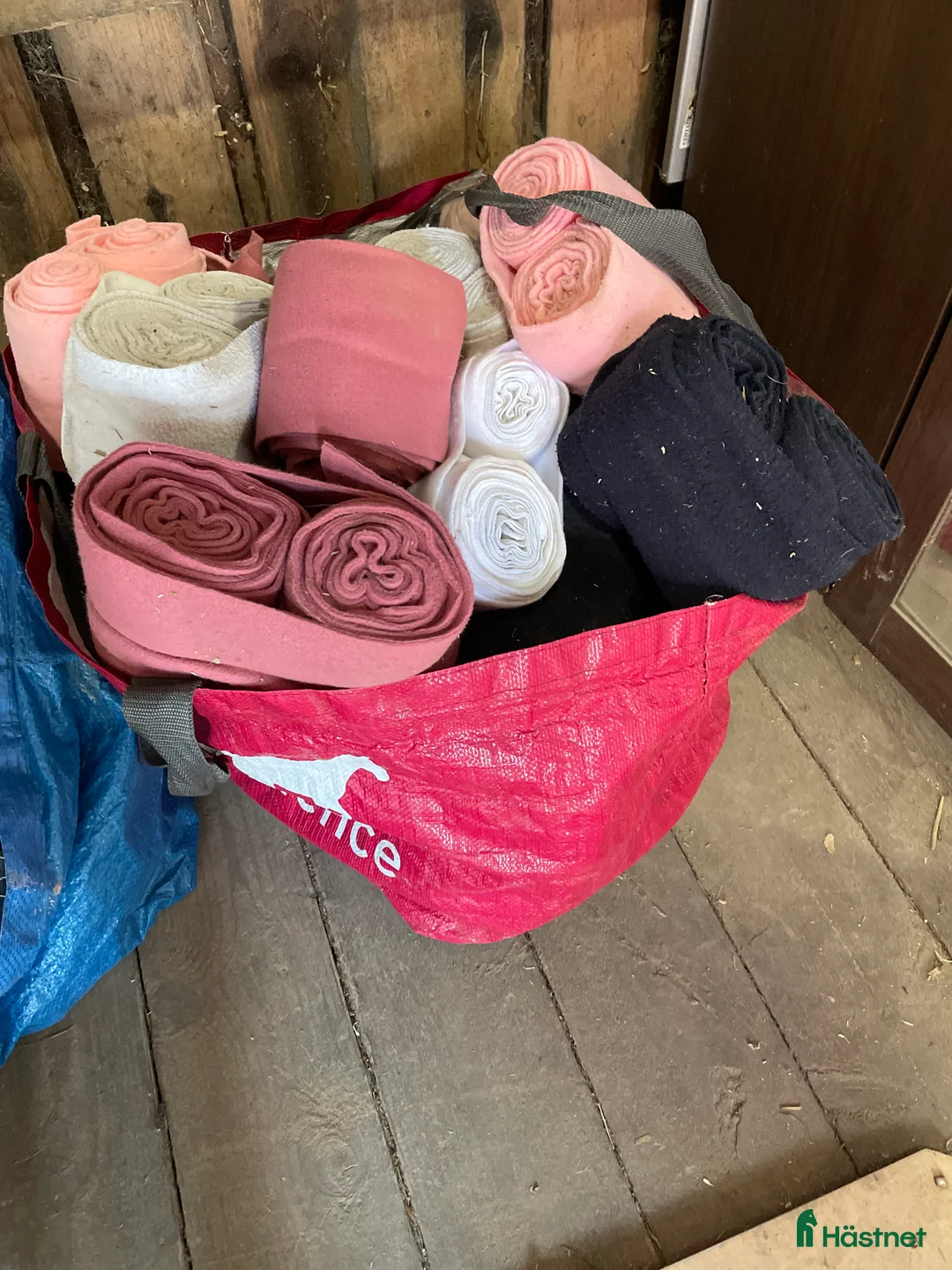 Benskydd hästutrustning till salu: Benlindor i alla färger ❤️💛💙 i Västerås - Annons 1