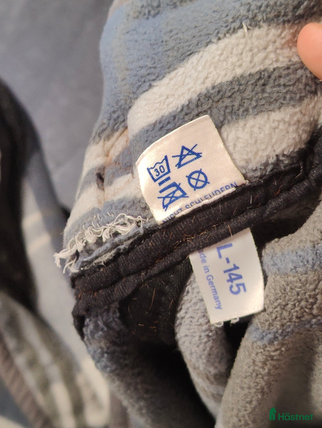 Täcken hästutrustning till salu: Fleecetäcke med hel hals i Ängelholm - Annons 4