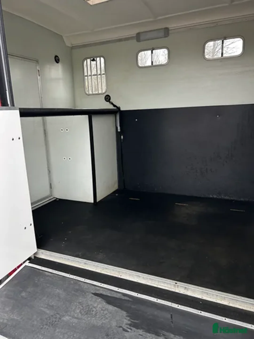 Hästlastbilar  fordon & transport till salu: Unik b-kortsbuss med bodel bak🤩 - Annons 4