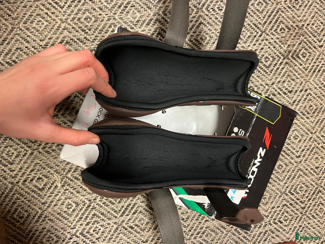 Benskydd hästutrustning till salu: Oanvända Zandoona skydd - Annons 3