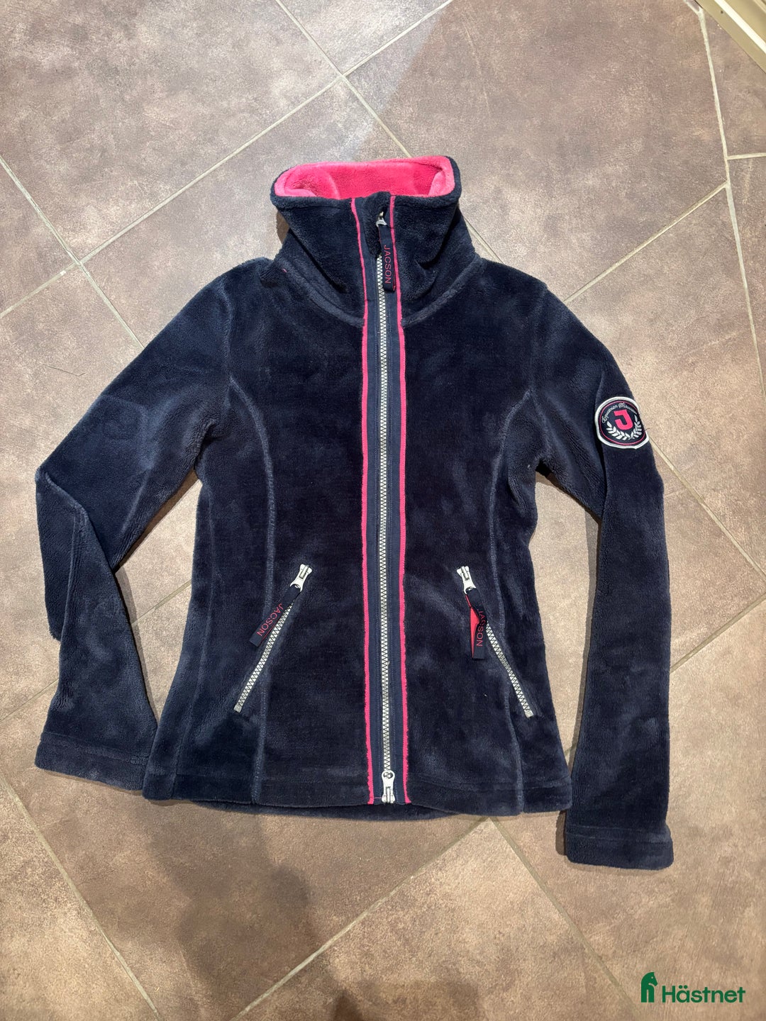 Övrigt Ridkläder ryttarutrustning till salu: Snygg fleece-tröja Jacson i Torslanda - Annons 1