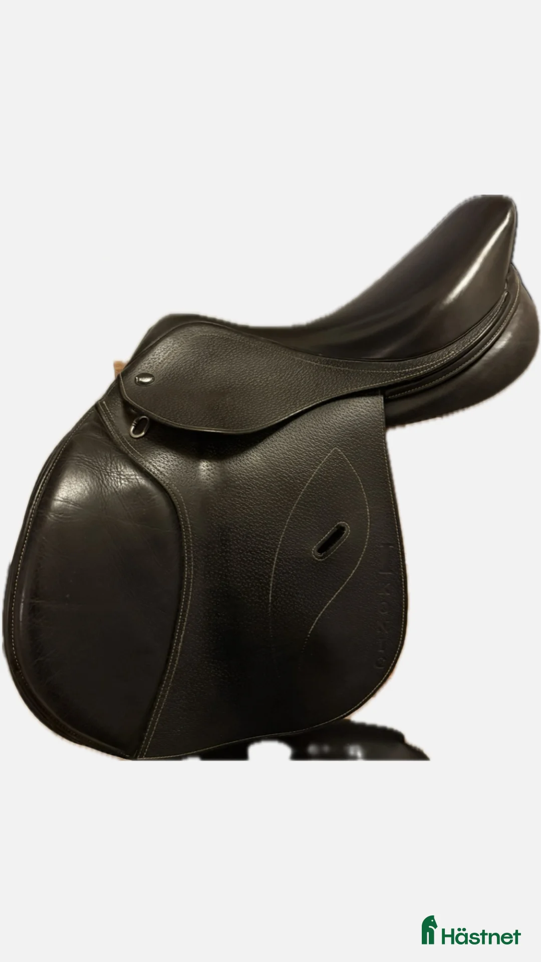 Sadlar hästutrustning till salu: Fräsch ikonic sadel - Annons 1