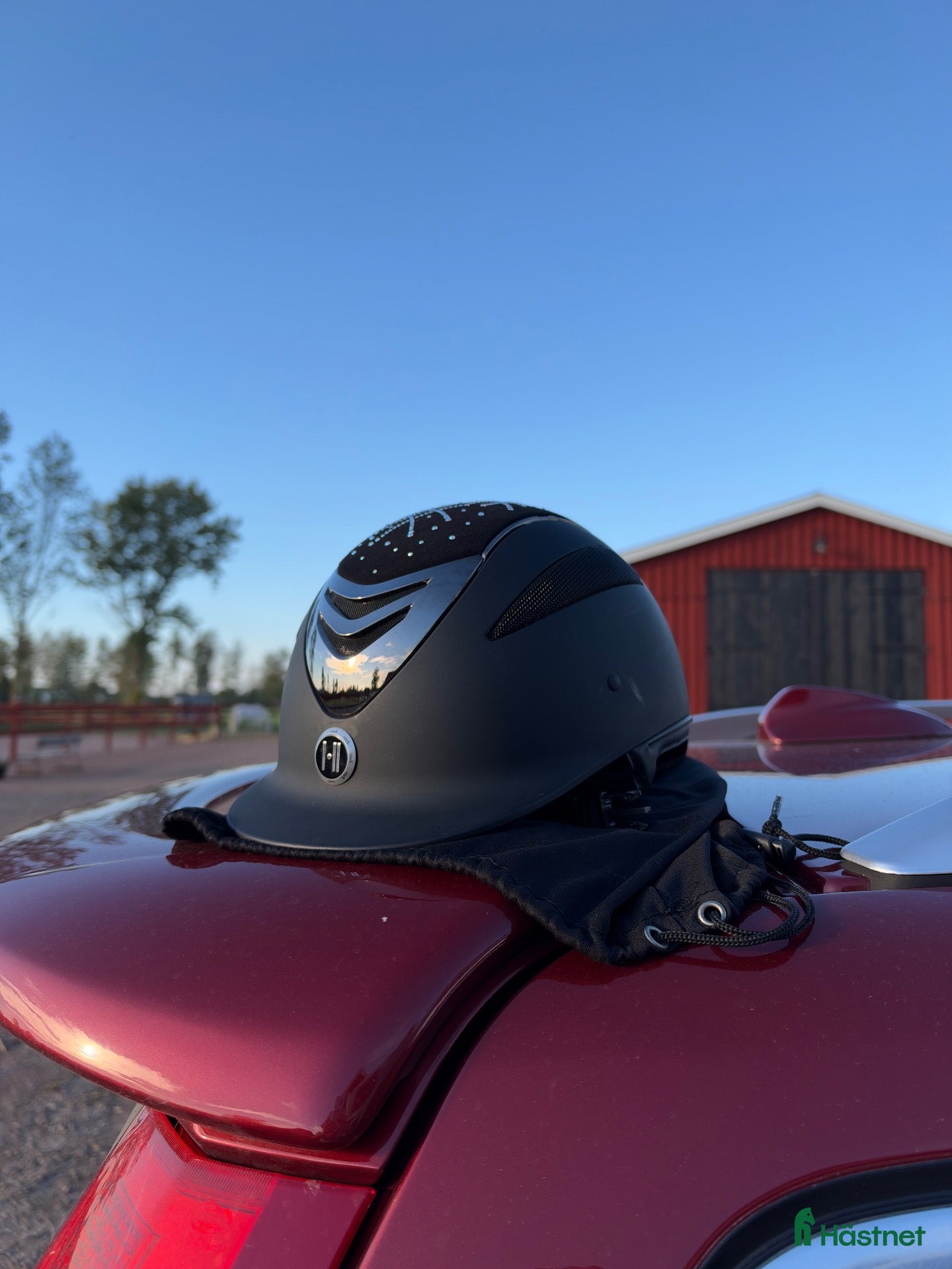 Hjälmar ryttarutrustning till salu: One k defender PRO  - Annons 1
