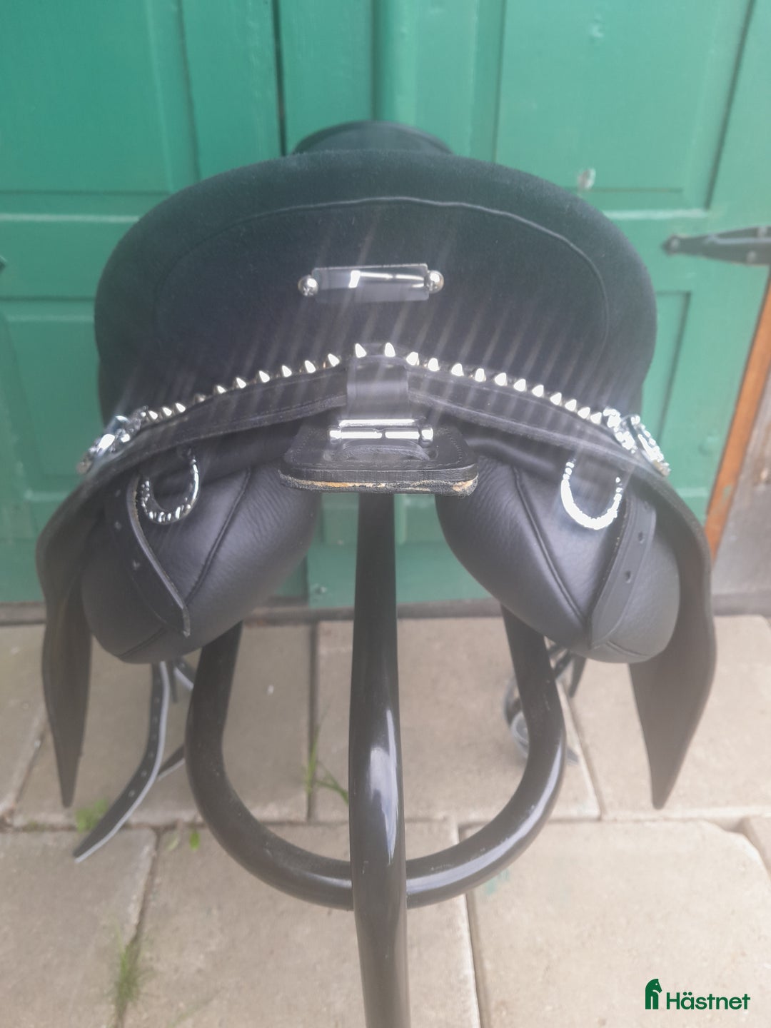 Sadlar hästutrustning till salu: Ny dressyr/WE sadel 16 tum i Vikbolandet - Annons 3