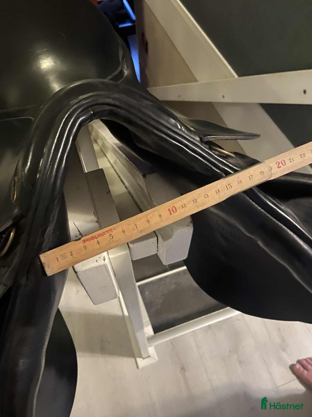 Sadlar hästutrustning till salu: Fin hoppsadel i Tjällmo - Annons 2