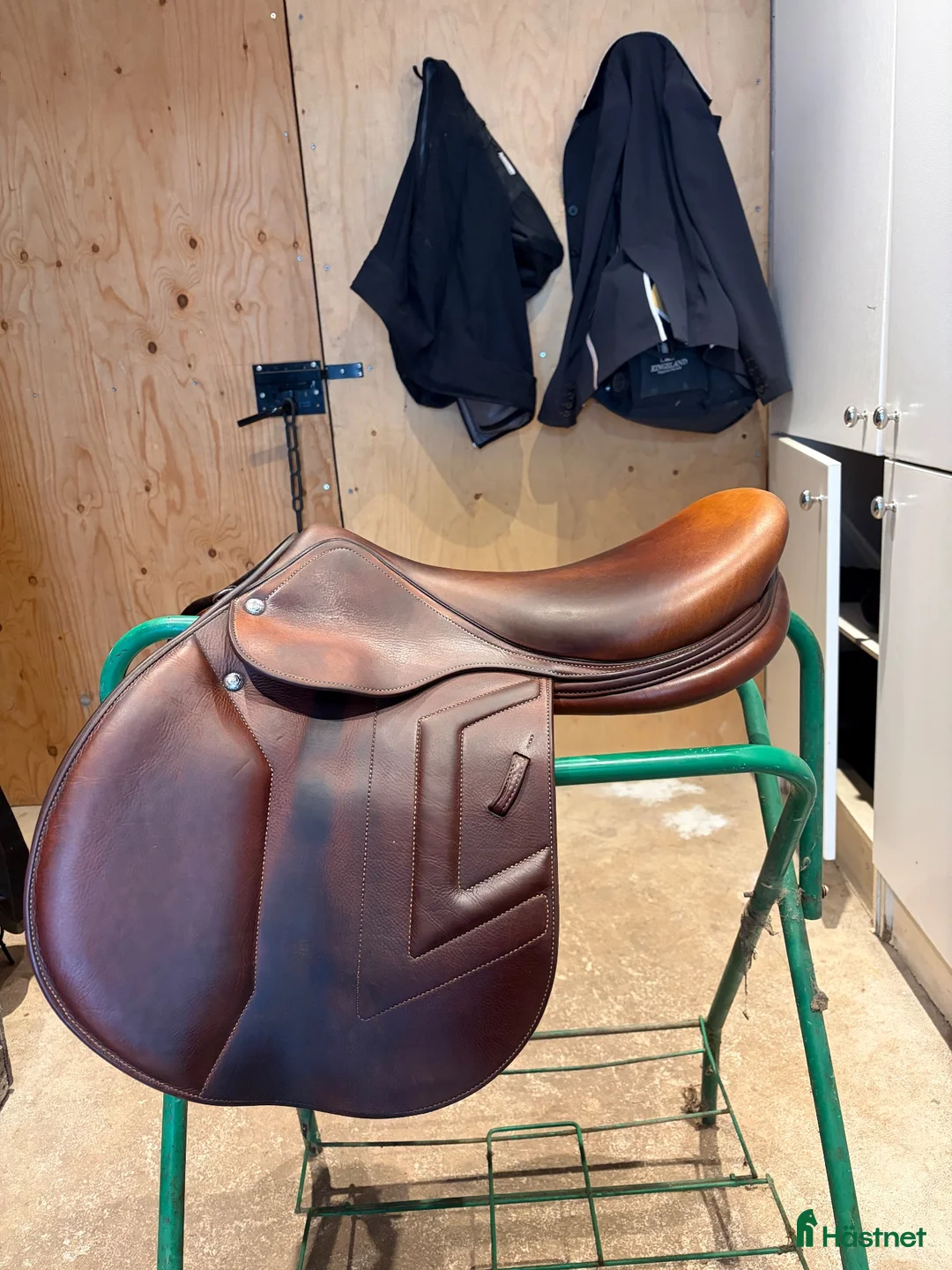 Sadlar hästutrustning till salu: Renaissance hoppsadel - Annons 1