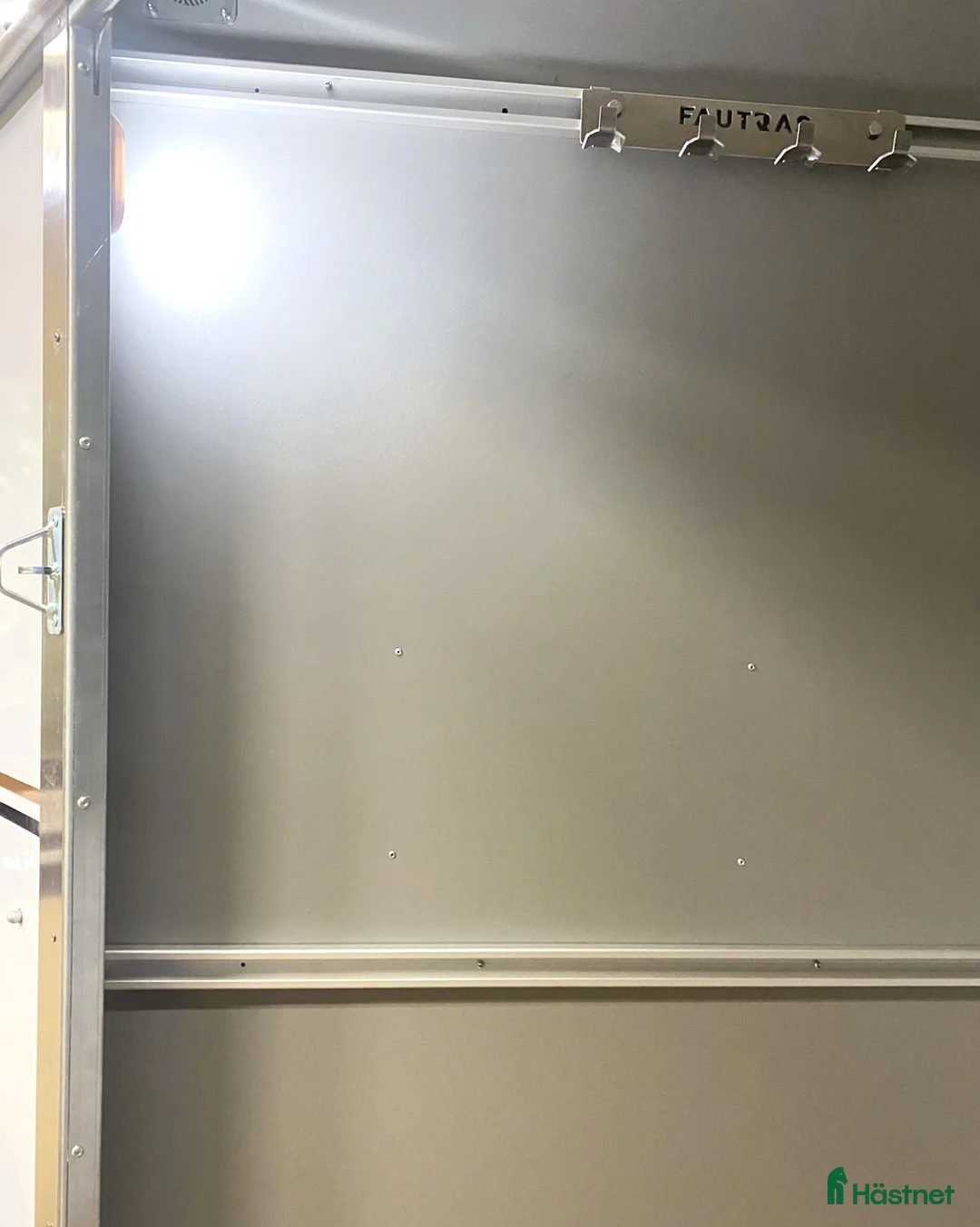 Hästtransporter  fordon & transport till salu: Oblic X -stor diagonallastad modell + sadelkammare - Annons 16