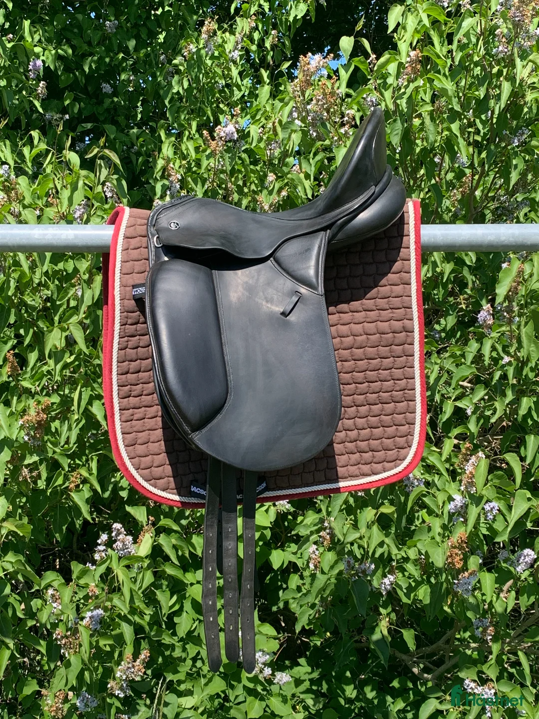 Sadlar hästutrustning till salu: Tysk dressyrsadel med djup sits - Annons 2