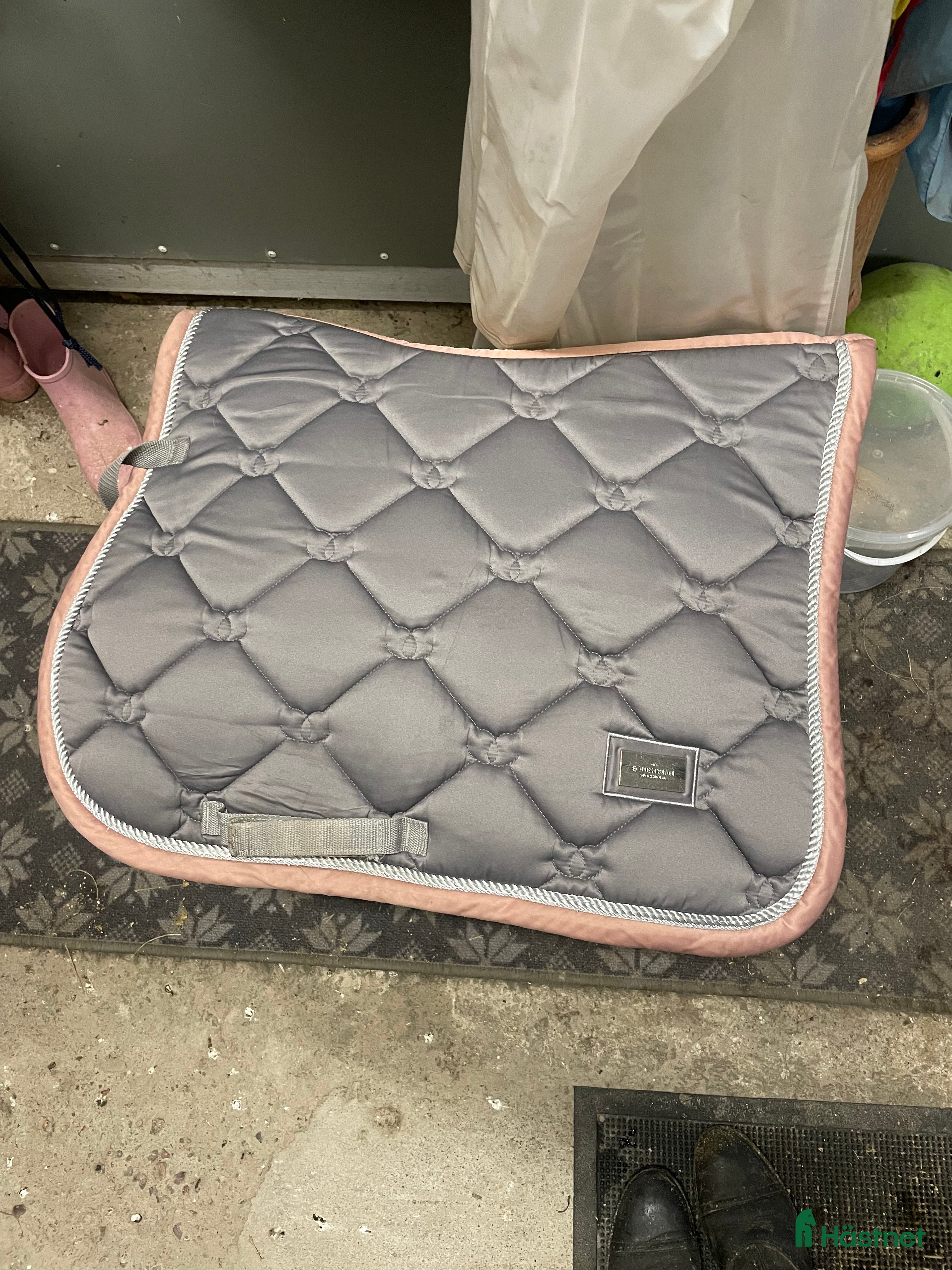 Schabrak & Vojlockar hästutrustning till salu: Säljer detta ES schabrak! i Norrtälje - Annons 2