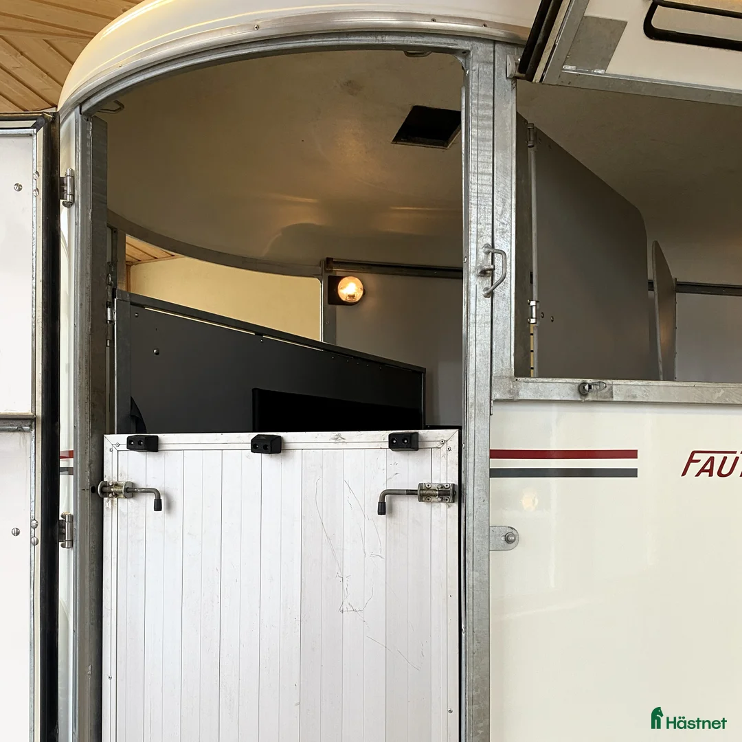 Hästtransporter  fordon & transport till salu: Fin Fautras Oblic+2 2021 m ramp o öppningsbar sida - Annons 5