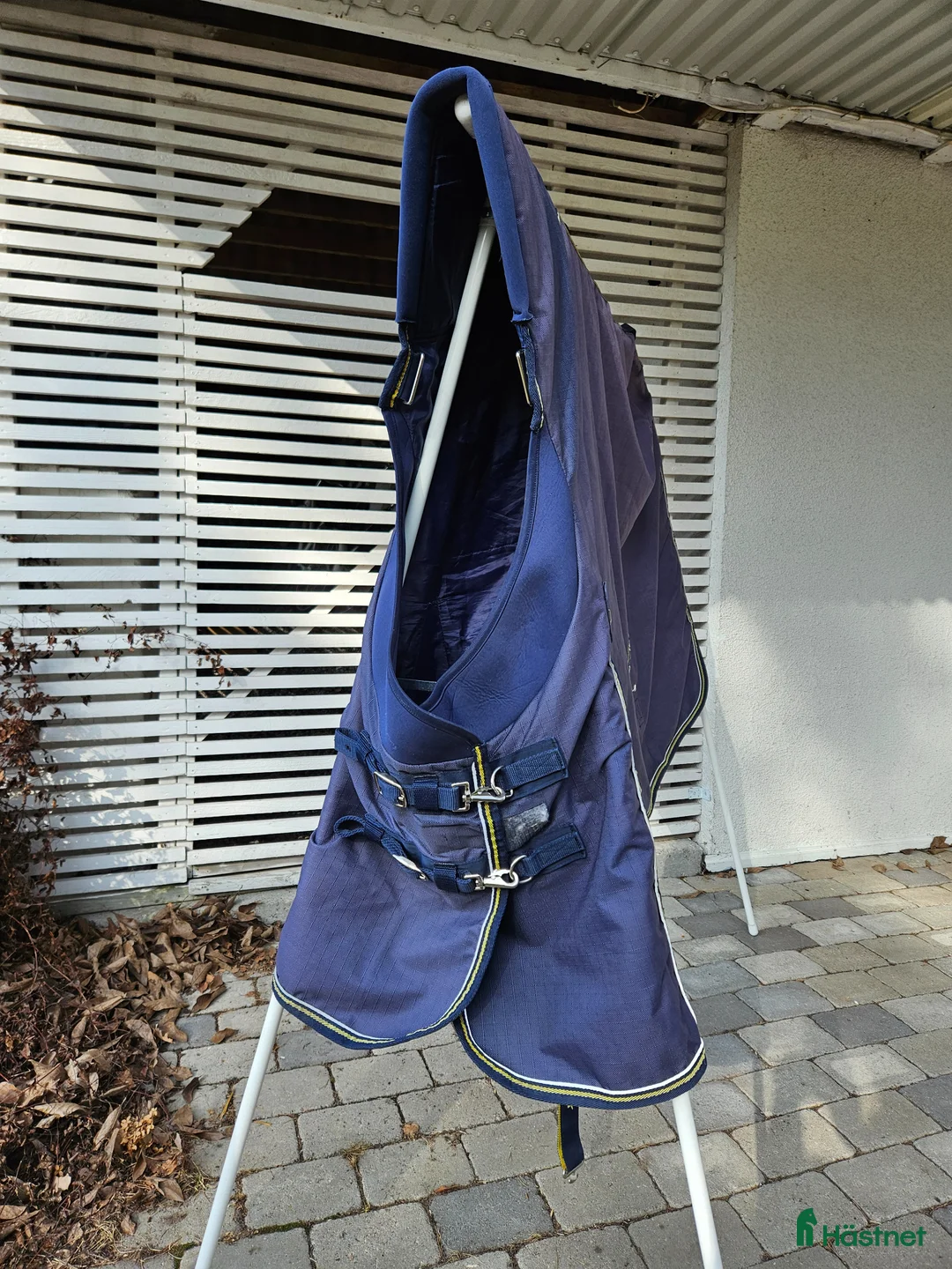 Täcken hästutrustning till salu: TRINITY 135 i mkt gott skick! Inkl halsdel - Annons 2