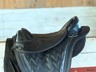 Sadlar hästutrustning Bomlös sadel i Lyckeby - Annons 1
