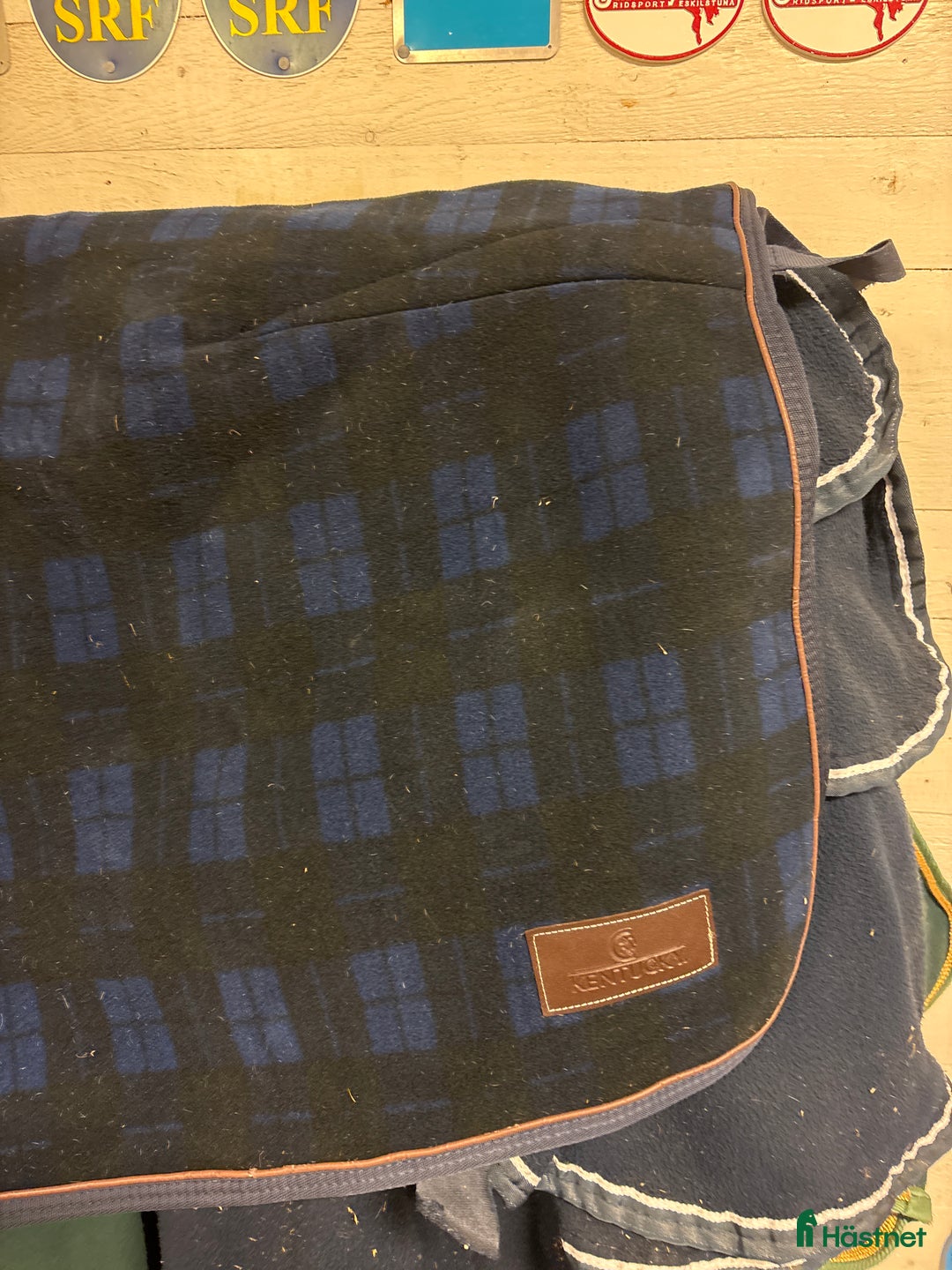 Täcken hästutrustning till salu: Kentucky rutigt ull ländtäcke i Rosersberg - Annons 1