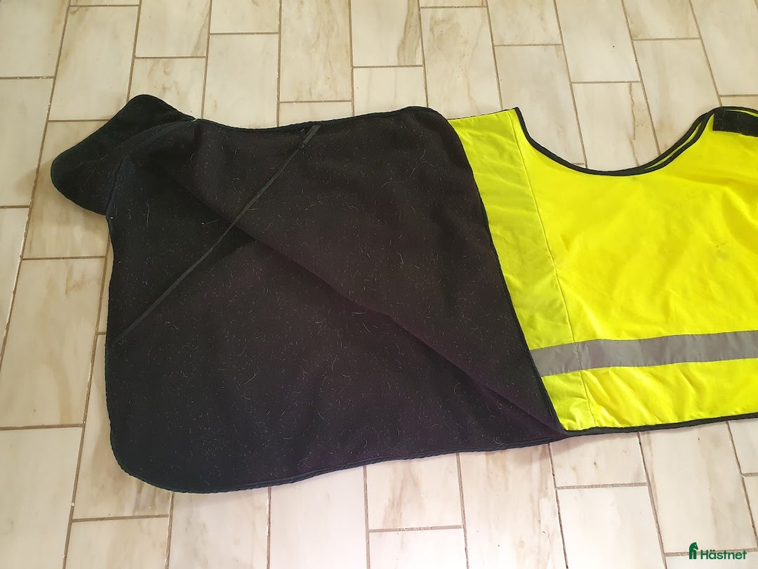 Täcken hästutrustning till salu: Reflextäcke i Dösjebro - Annons 3