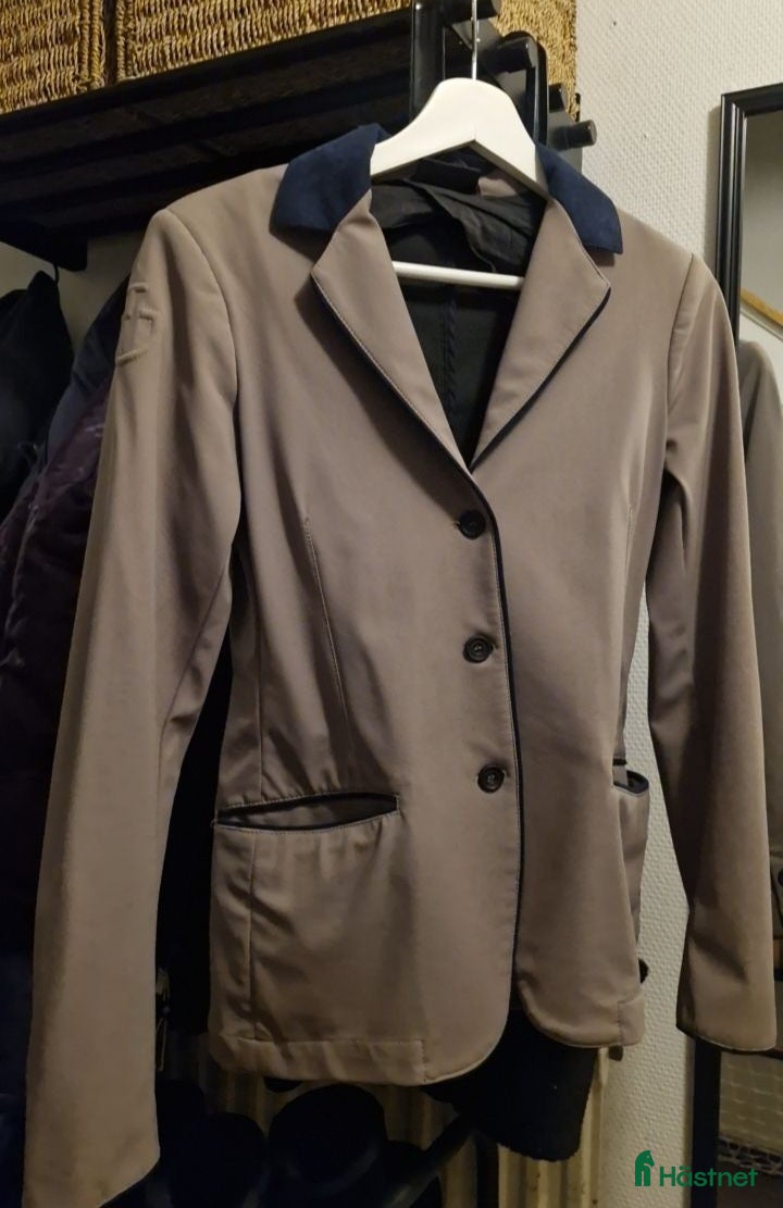 Jackor & Kavajer ryttarutrustning till salu: Cavalleria Toscana tävlingskavaj stl 14/xs - Annons 13