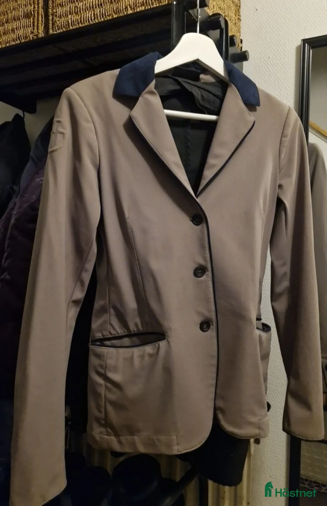 Jackor & Kavajer ryttarutrustning till salu: Cavalleria Toscana tävlingskavaj stl 14/xs - Annons 1