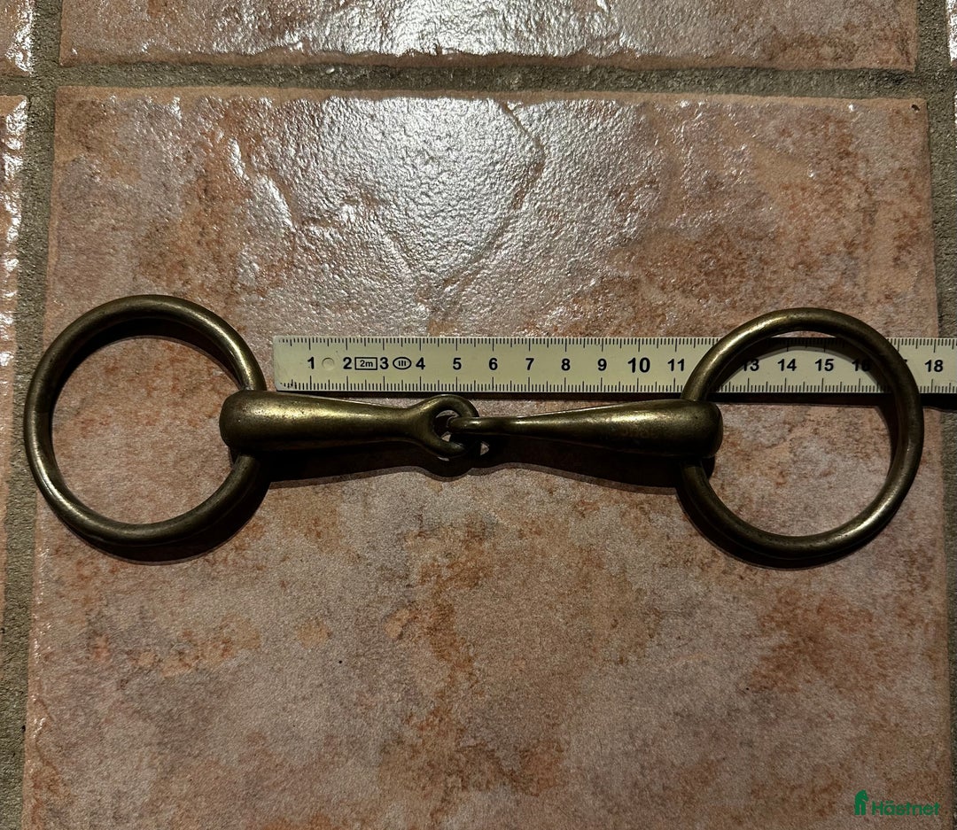 Bett hästutrustning till salu: Tvådelat bett i Sigtuna - Annons 2