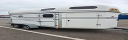 Hästtransporter  fordon & transport till salu: Nyrenoverad Boj Bravo 220S, nybes, sadelkammare - Annons 1