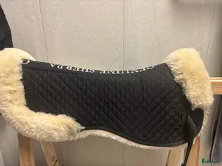 Sadeltillbehör hästutrustning till salu: Fårskinspad i Landskrona - Annons 3