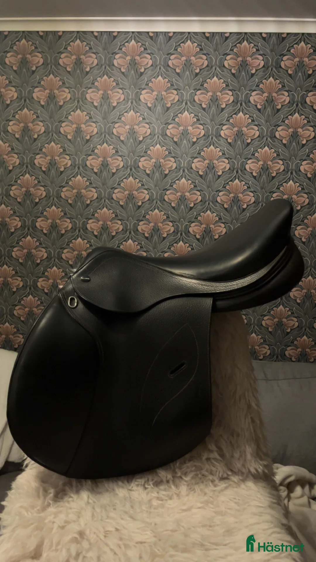 Sadlar hästutrustning till salu: Ikonic sadel - Annons 1