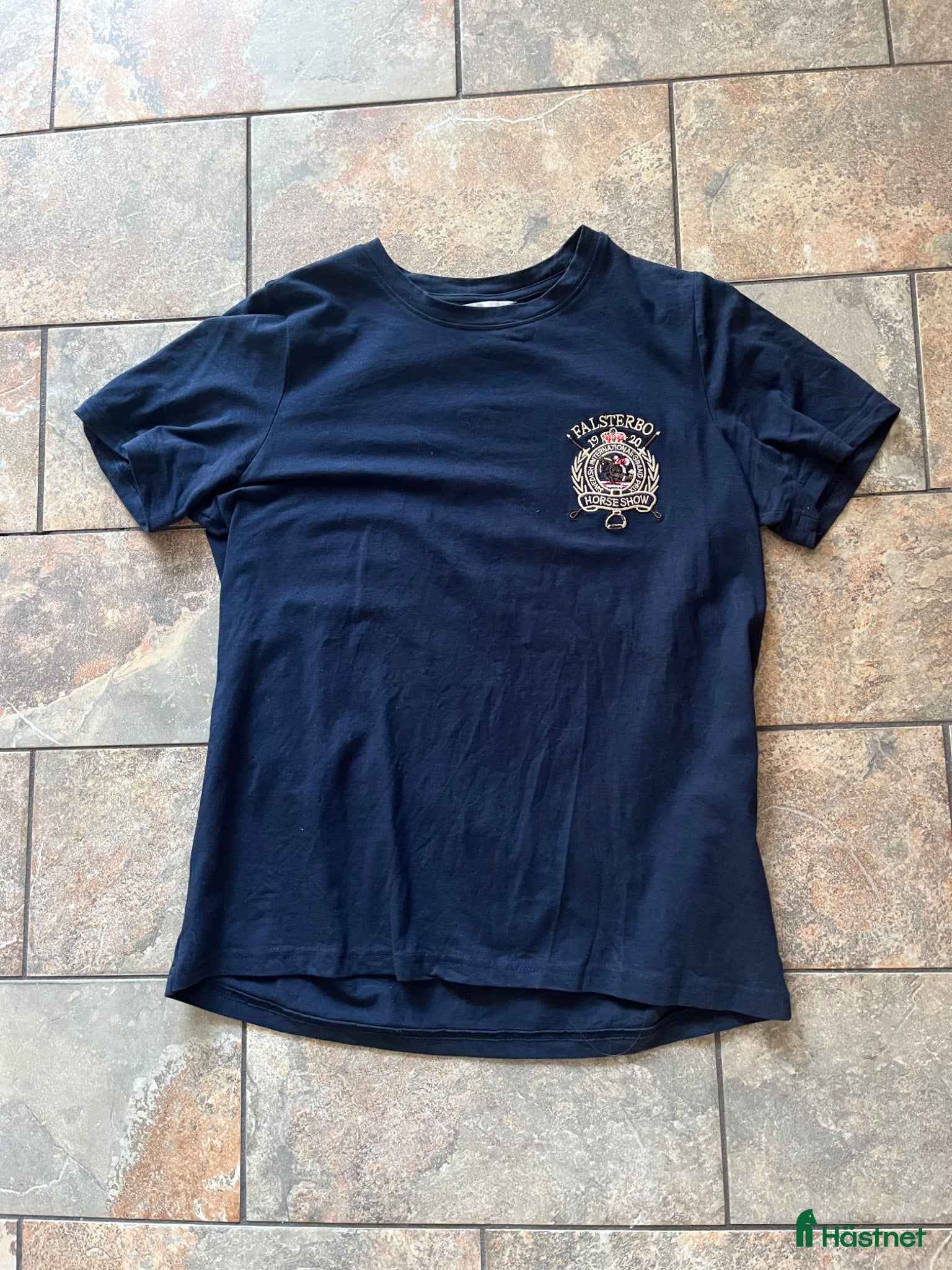 Övrig Ryttarutrustning ryttarutrustning till salu: Marinblå t-shirt  - Annons 1