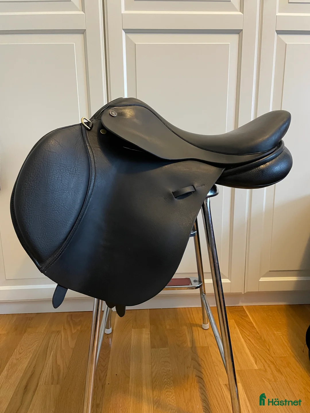 Sadlar hästutrustning till salu: Morris and Nolan hoppsadel i Avesta - Annons 1