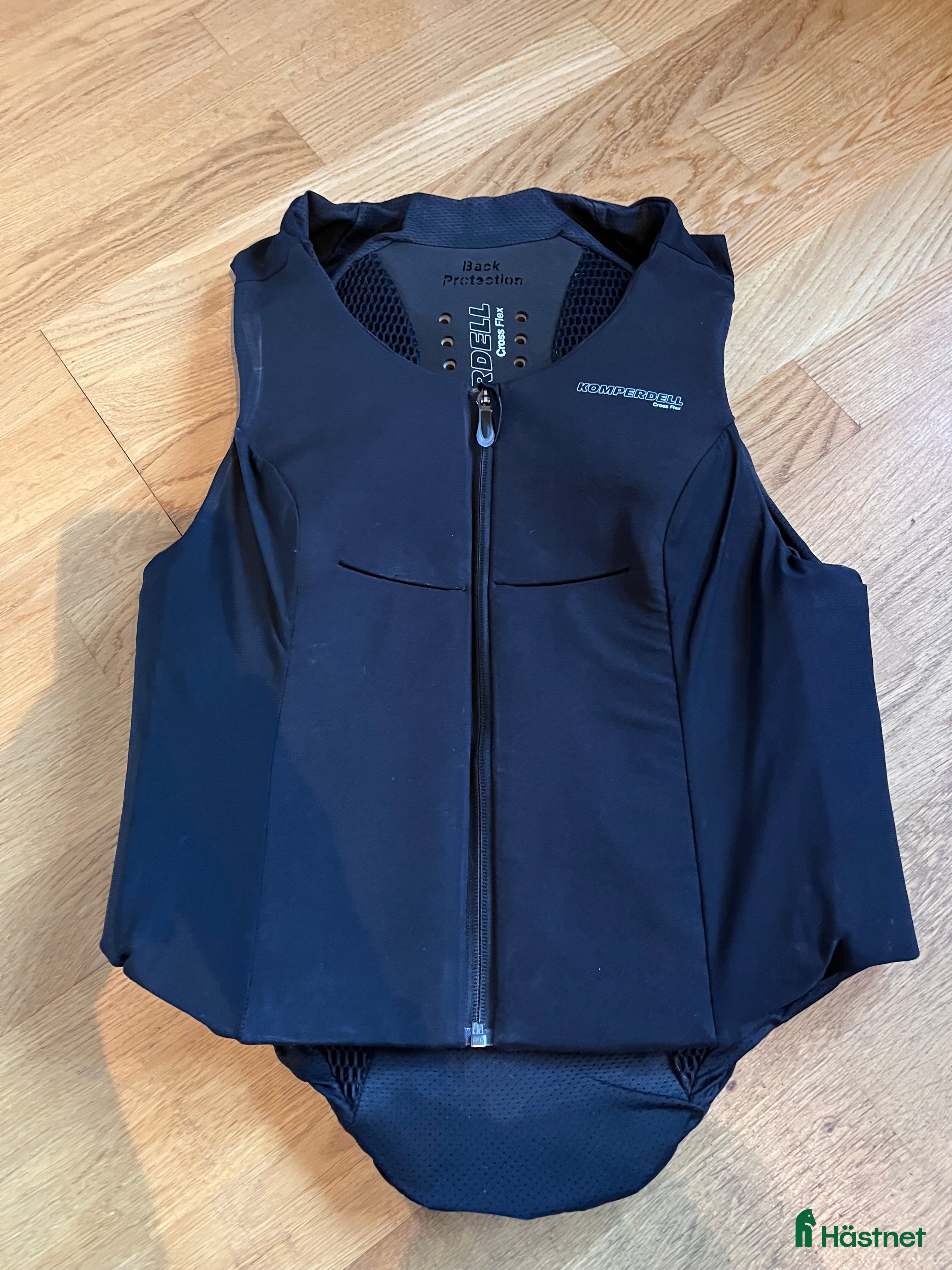 Säkerhetsvästar ryttarutrustning till salu: Komperdell Säkerhetsväst i Västerås - Annons 16
