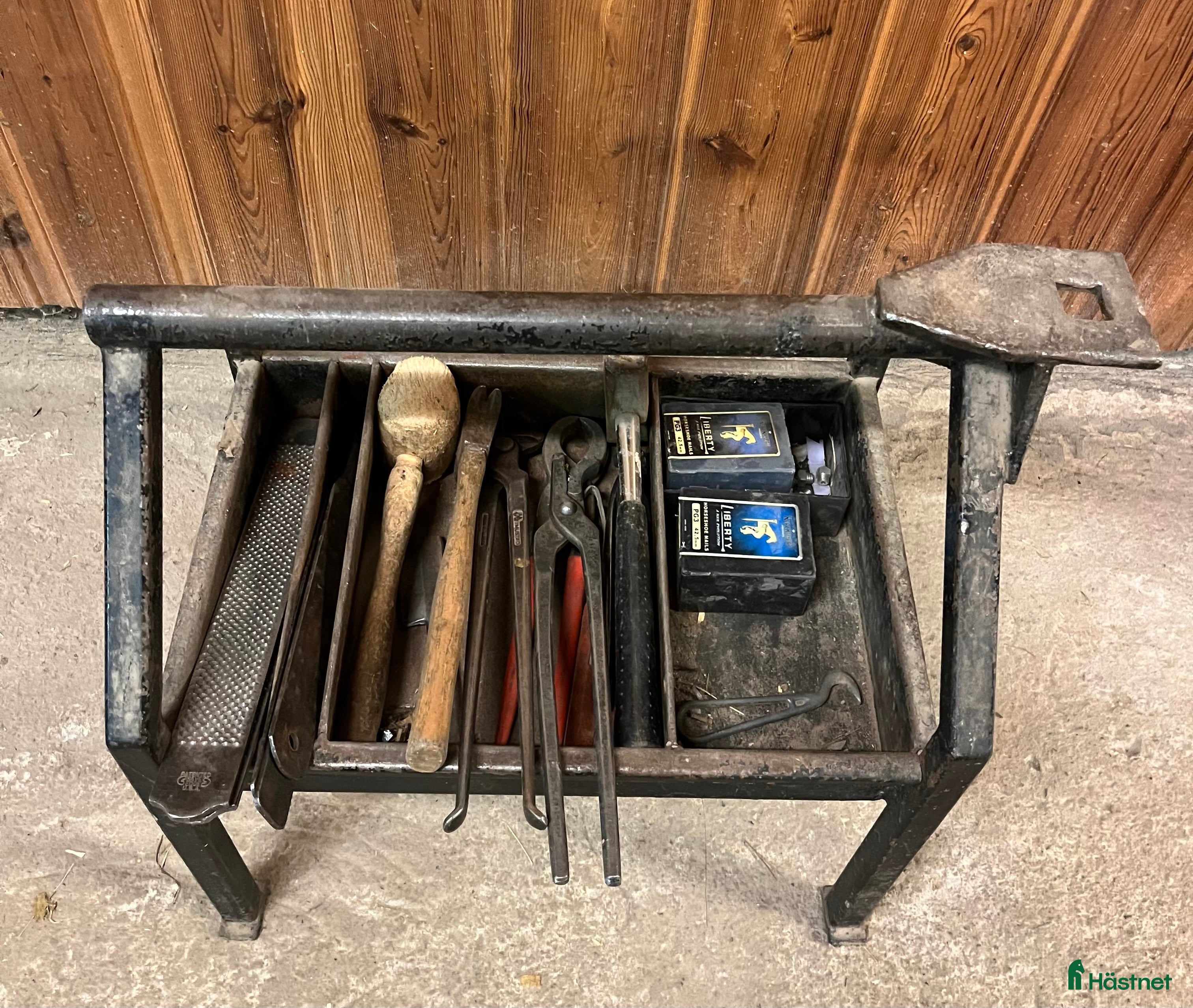 Övrig Hästutrustning hästutrustning till salu: Komplett skostol i Karlstad - Annons 2