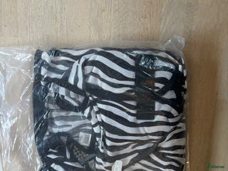 Täcken hästutrustning till salu: Zebra flugtäcke i Upplands Väsby - Annons 21