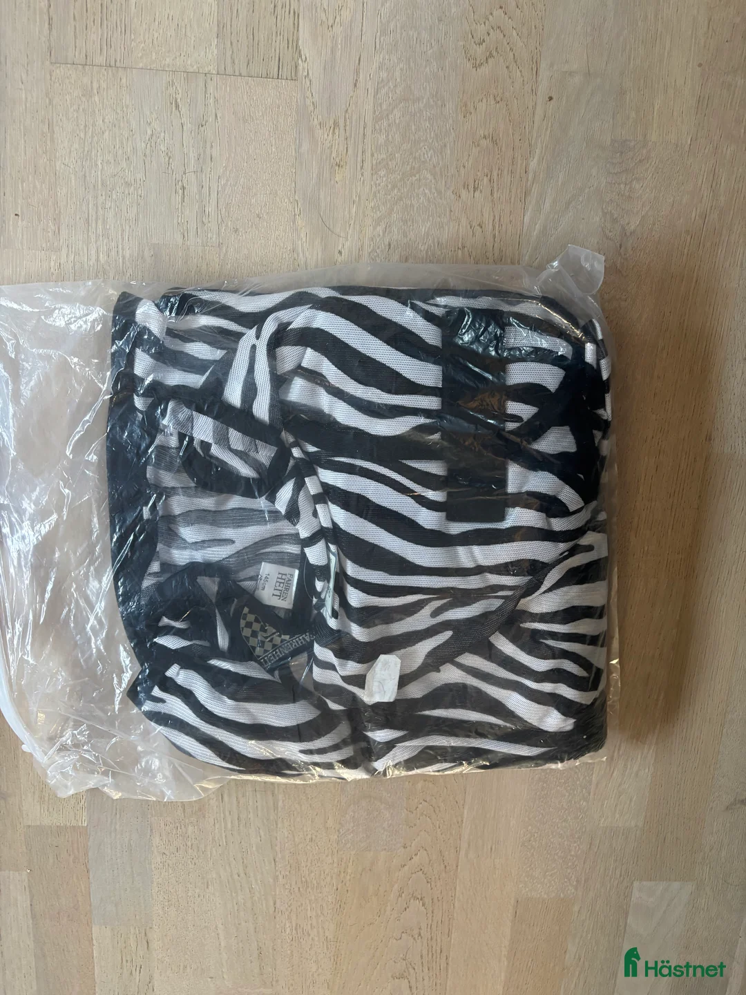 Täcken hästutrustning till salu: Zebra flugtäcke i Upplands Väsby - Annons 1