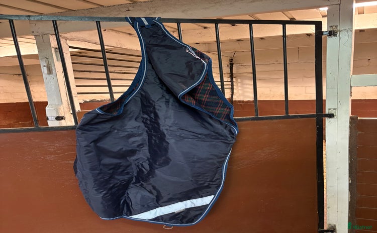 Täcken hästutrustning till salu i Alingsås - Annons 10