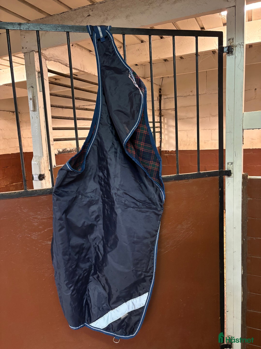 Täcken hästutrustning till salu: Ridtäcke med reflex i Alingsås - Annons 1