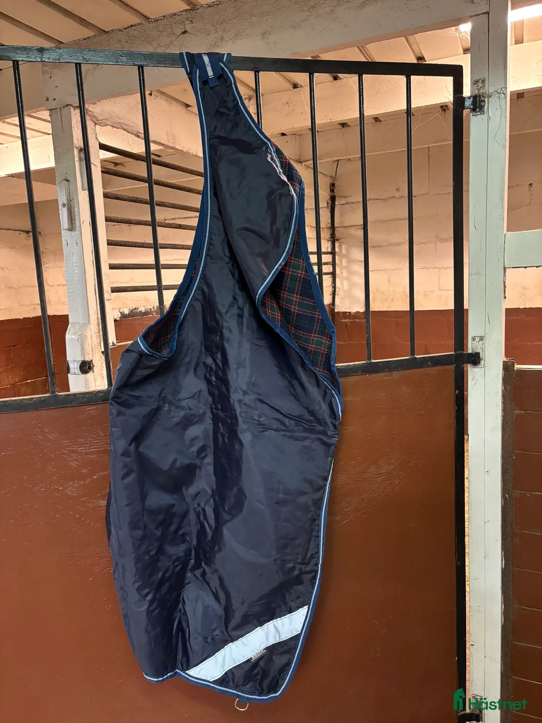 Täcken hästutrustning till salu: Ridtäcke med reflex i Alingsås - Annons 1